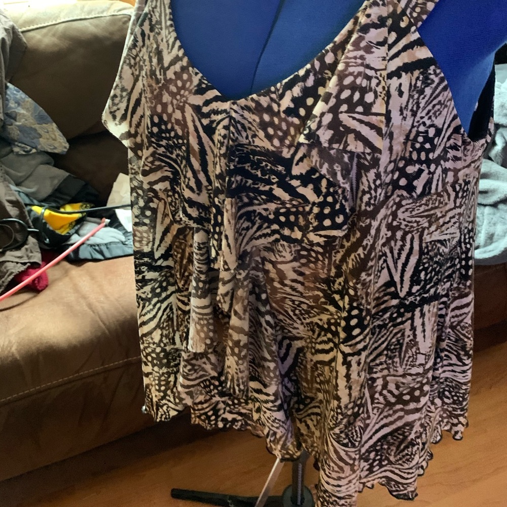 Sleeveless blouse, ruffled front